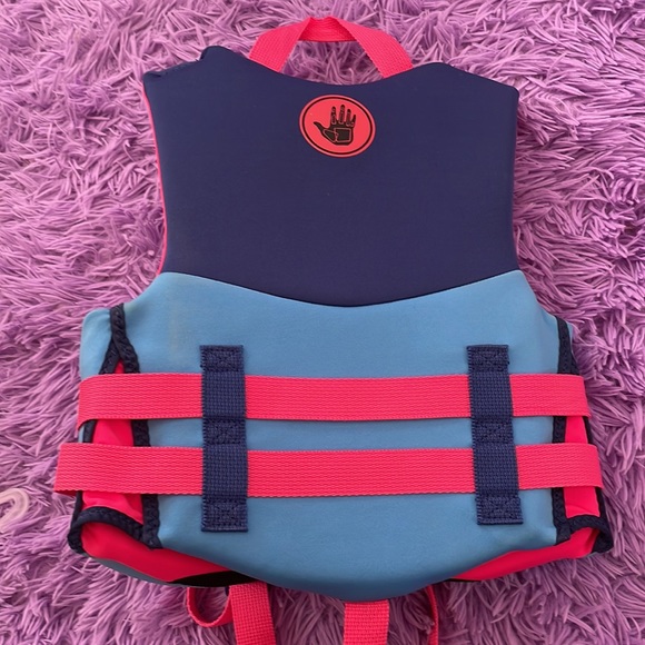 Life jacket. - Picture 2 of 2